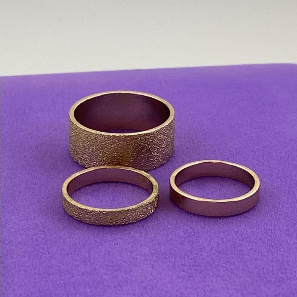 💛 Set of Three Textured Gold Plated Rings